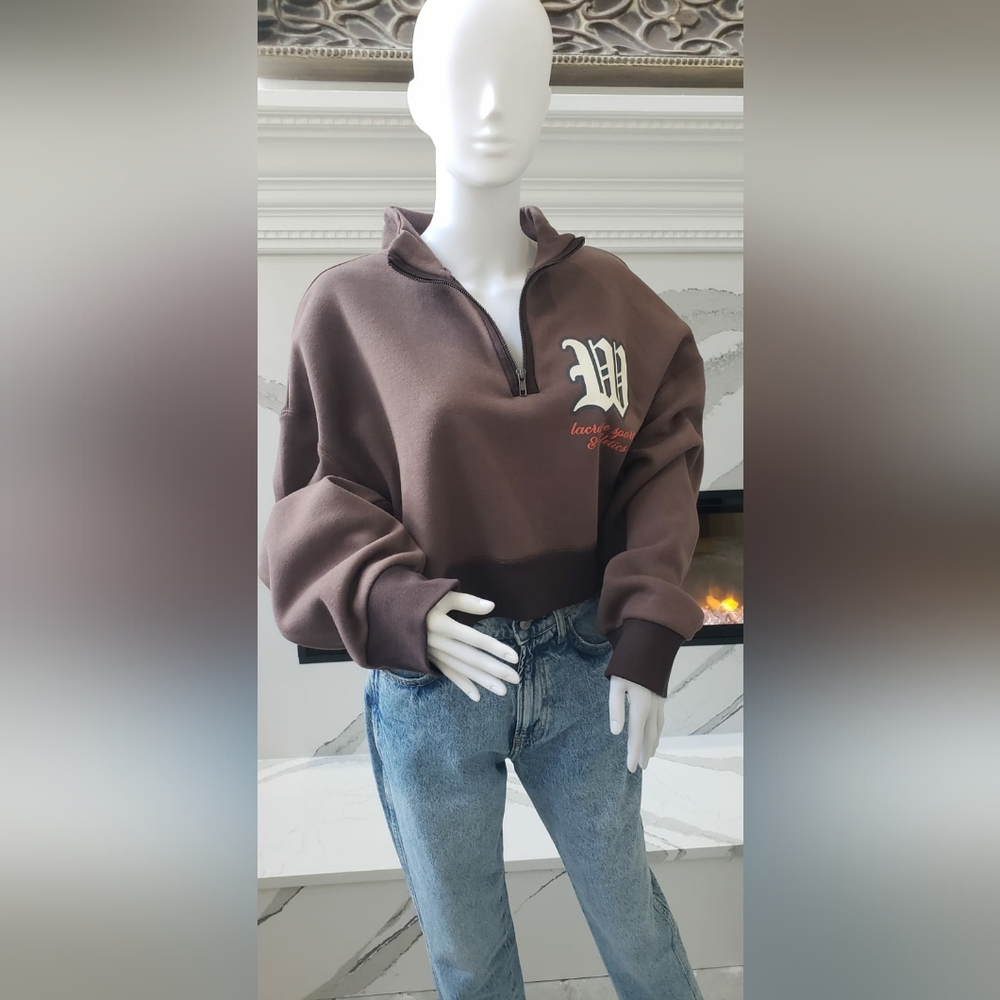 NWT - Crop Sweatshirt - Size S (Junior) - Picture 1 of 1